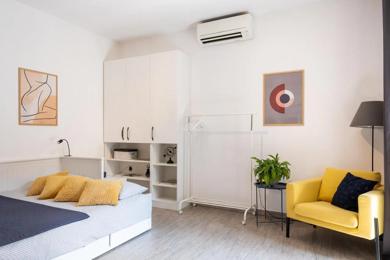 Studio Apartment Les - 4 Min Walk From Amphiteatre Pula