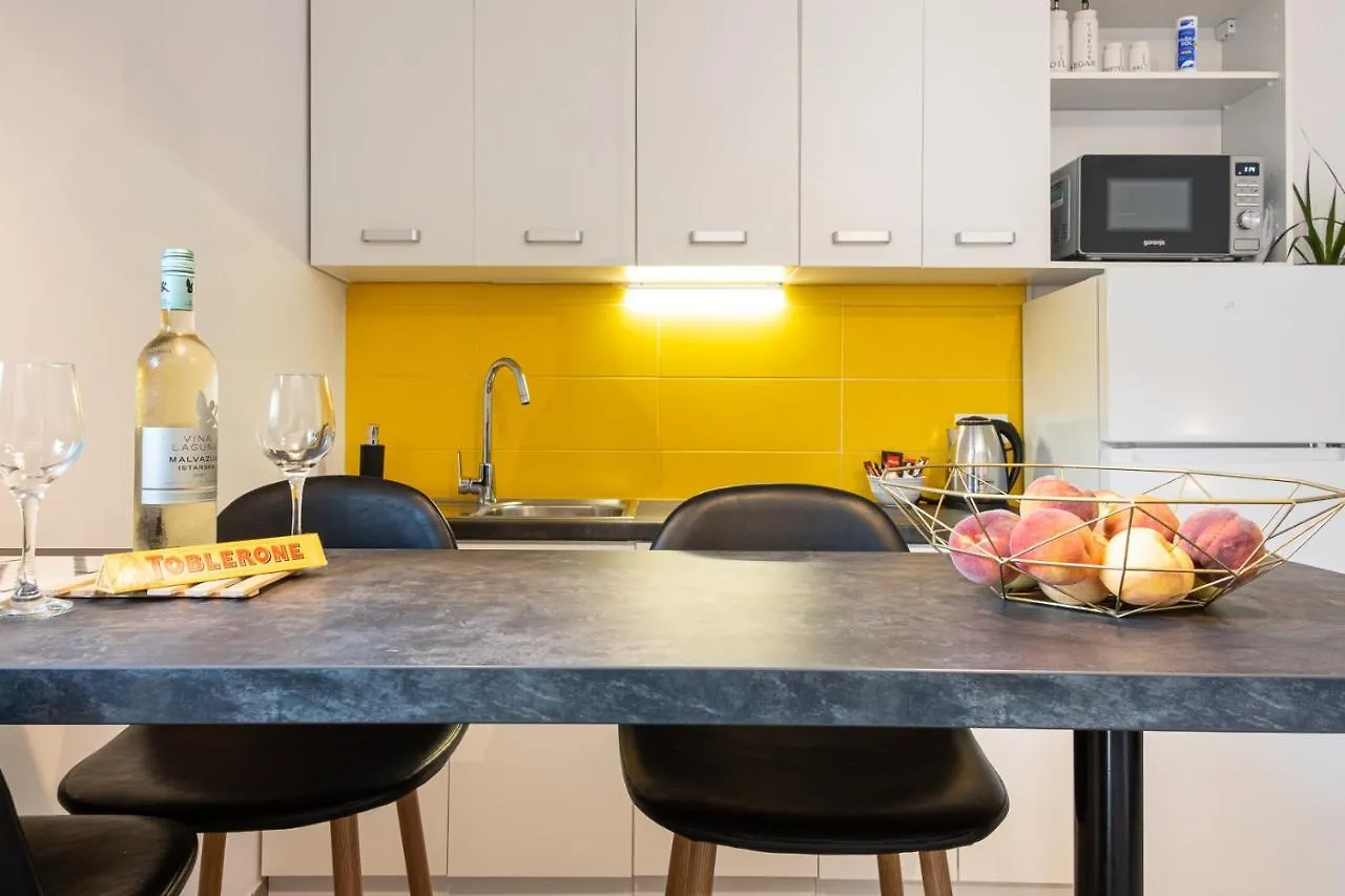 Studio Apartment Les - 4 Min Walk From Amphiteatre Pula Croatia