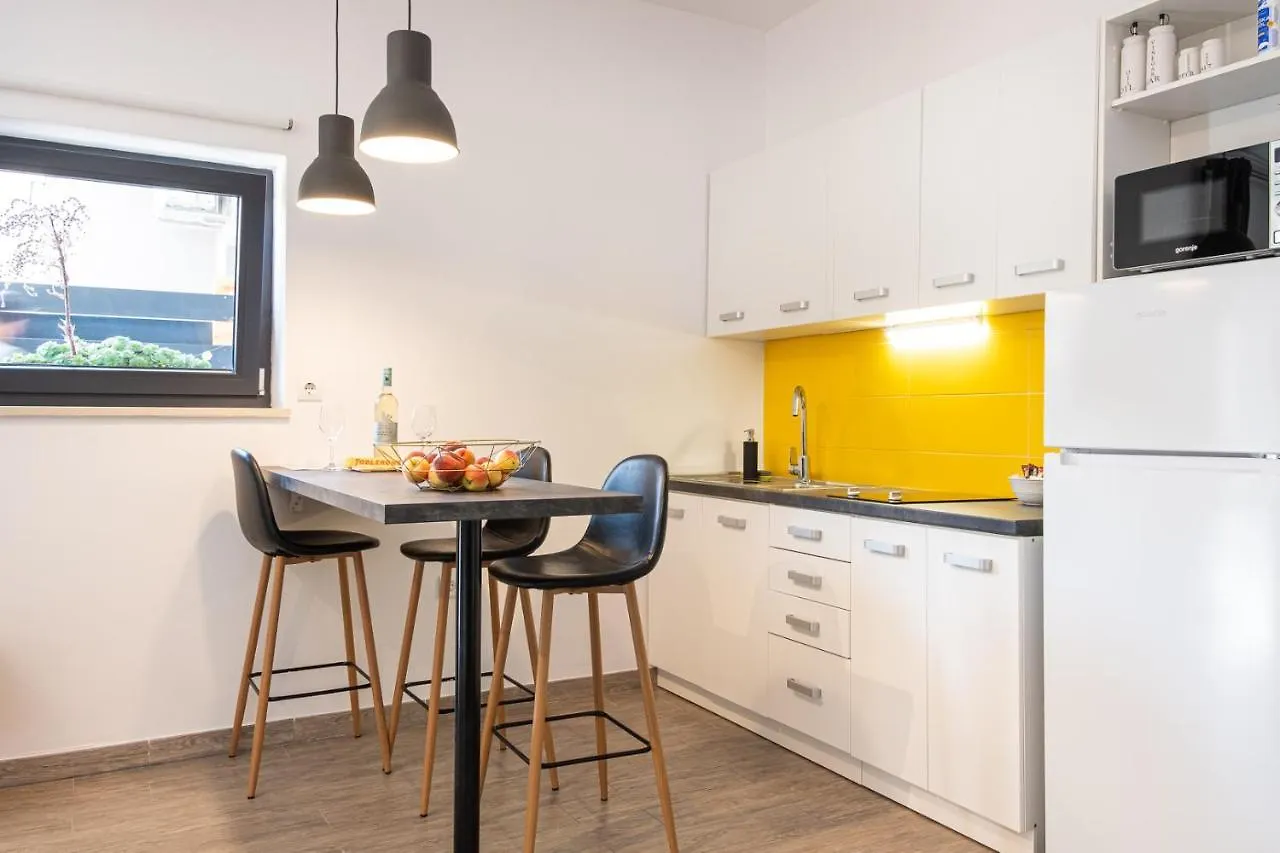 Studio Apartment Les - 4 Min Walk From Amphiteatre Pula