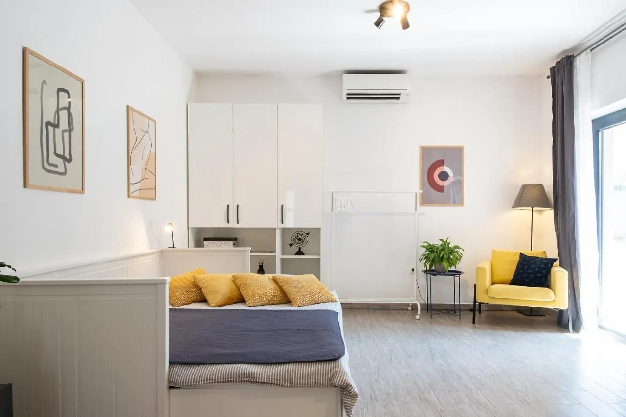 Studio Apartment Les - 4 Min Walk From Amphiteatre Pula