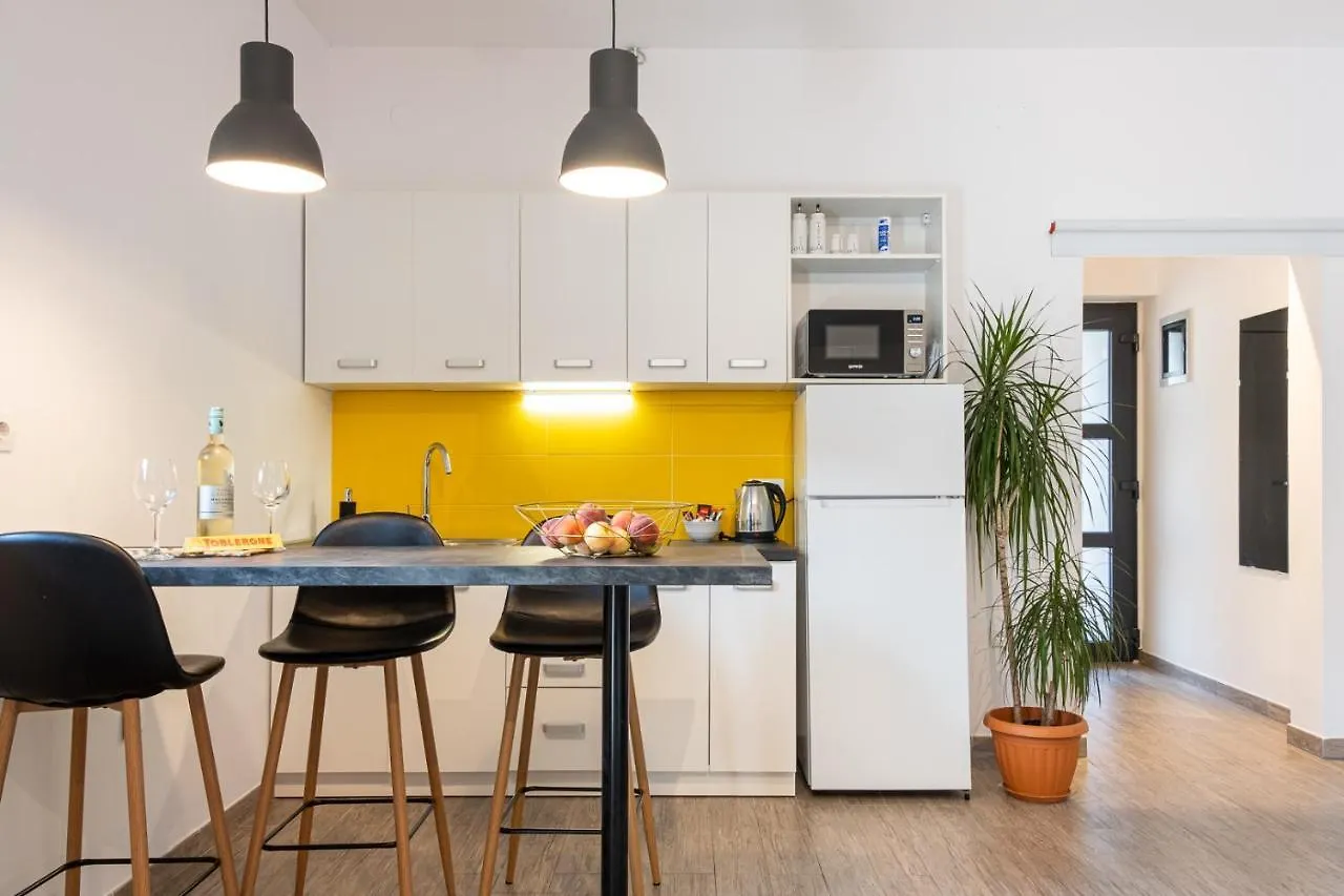 Studio Apartment Les - 4 Min Walk From Amphiteatre Pula