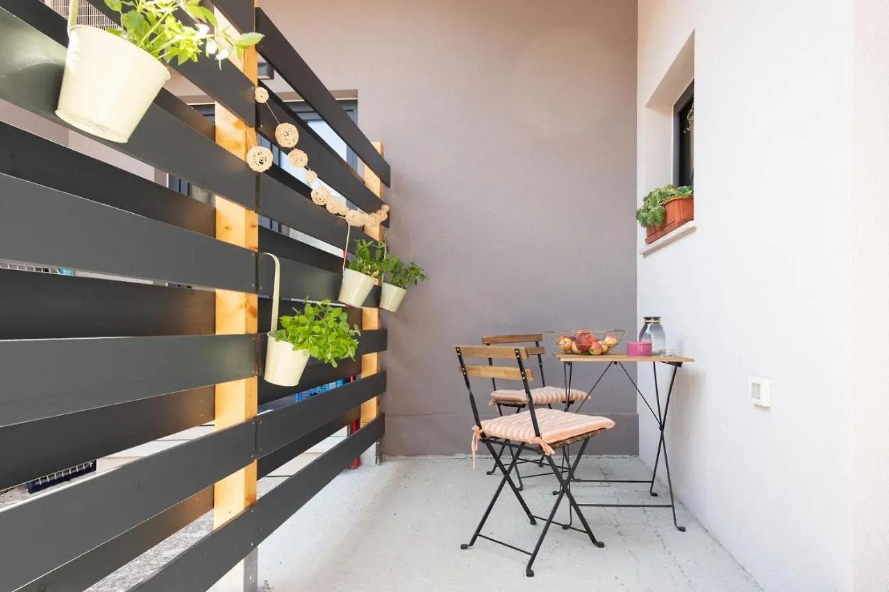 Studio Apartment Les - 4 Min Walk From Amphiteatre Pula