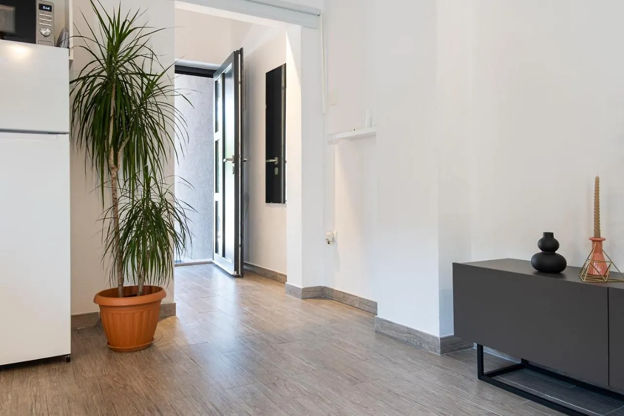 Studio Apartment Les - 4 Min Walk From Amphiteatre Pula Croatia